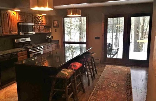 The Glen Ski Chalet | Adirondack “River Rapture"- Lake George/Mount Gore