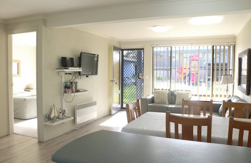 Merimbula Apartment | Admirals Lodge: Unit 4: Pet friendly (No yard)