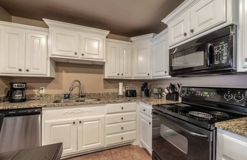 Lubbock House | Adobe Abode Duplex A - 4BR/3BA - South Lubbock
