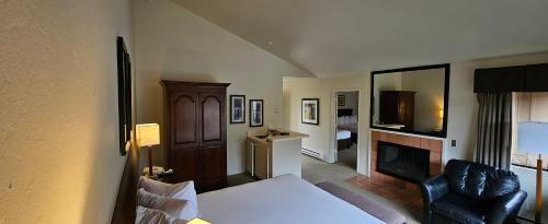Golden Rectangle Bed & Breakfast | Adobe Inn