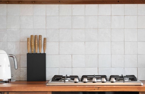 Ewingsdale House | Adora Villa – A Beautiful Family and Pet Friendly Home in Ewingsdale.