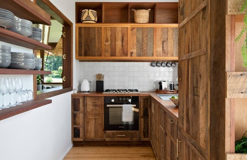 Ewingsdale House | Adora Villa – A Beautiful Family and Pet Friendly Home in Ewingsdale.