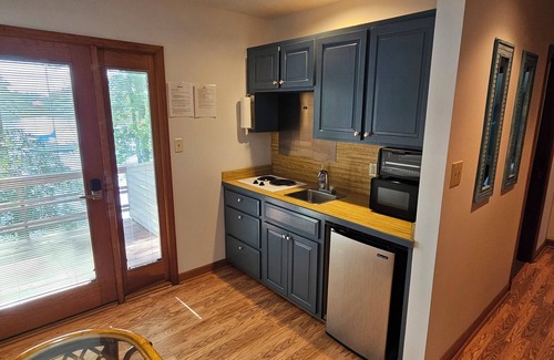 Oriental House | Adorable 1 Bedroom waterfront with kitchenette private dock pet friendly
