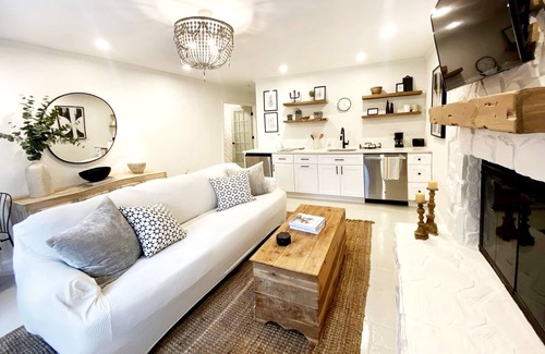 Sardis Forest House | Adorable 2-br guest suite minutes from SouthPark/Uptown
