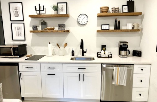Sardis Forest House | Adorable 2-br guest suite minutes from SouthPark/Uptown