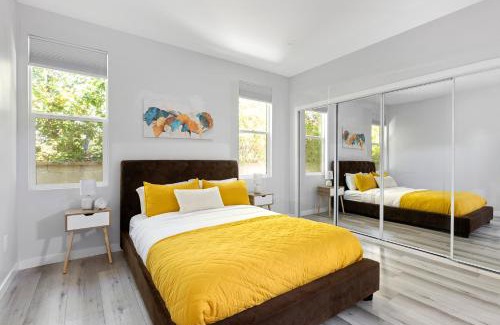 Valley Glen House | Adorable 3 bedroom with Jacuzzi & more
