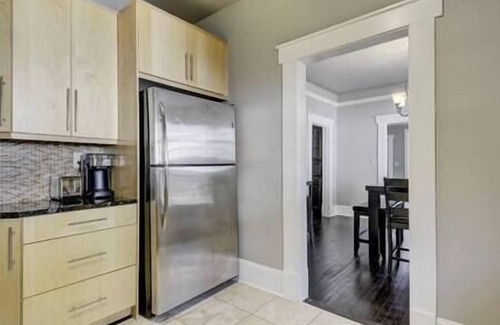 Galindo House | Adorable 3BR 1930s bungalow centrally located