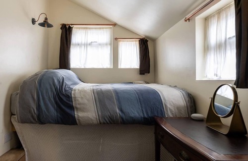 Heathfield House | Adorable and Cosy Tiny Cottage
