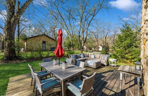 Michiana Shores Cabin | Adorable Beach Cabin just a short stroll from a Beautiful Private Beach! 30 Day Minimum