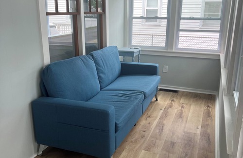 Wareham Center Cottage | Adorable beach house - 5 min walk to private beach