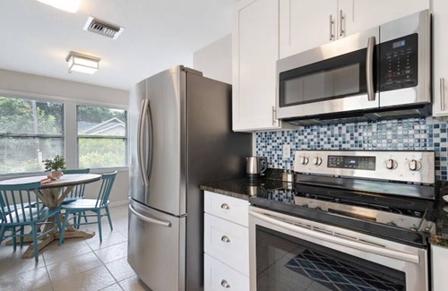 Indian Beach Sapphire Shores Cottage | Adorable Brach Cottage Bungalow in Sunny Sarasota