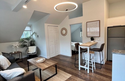 Capitol Hill Apartment | Adorable Carriage House Apartment in the Heart of Denver