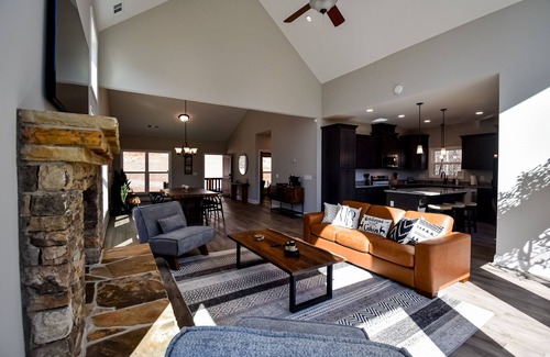 Blairsville Cabin | Adorable contemporary cabin with private hot tub, washer/dryer, AC, & firepit