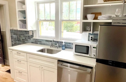 Frankfort Cottage | Adorable cottage in Frankfort, walkable to town and the beach!