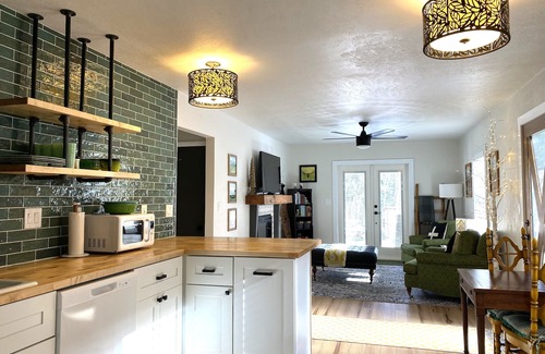 Downieville-Lawson-Dumont House | Adorable Cottage in National Forest - hiking & climbing steps from your door!