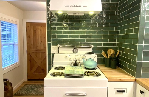 Downieville-Lawson-Dumont House | Adorable Cottage in National Forest - hiking & climbing steps from your door!