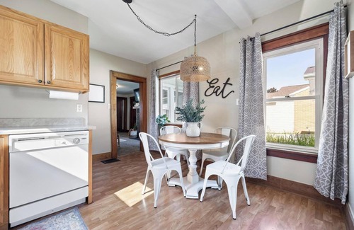 Marion House | Adorable Cottage in small town of Marion. Just a few blocks from Uptown