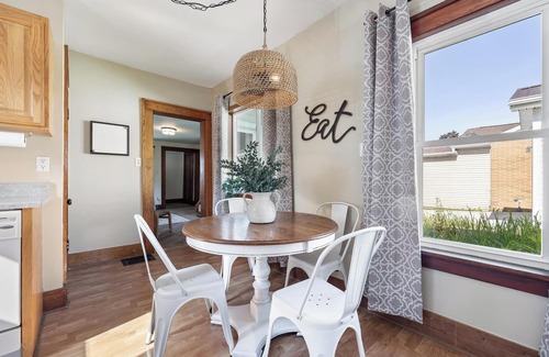 Marion House | Adorable Cottage in small town of Marion. Just a few blocks from Uptown