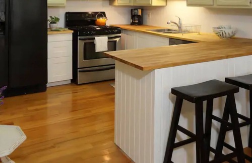 Millington Cottage | Adorable Cottage, Walk to Train, Basking Ridge Border, Close to Newark Aiport