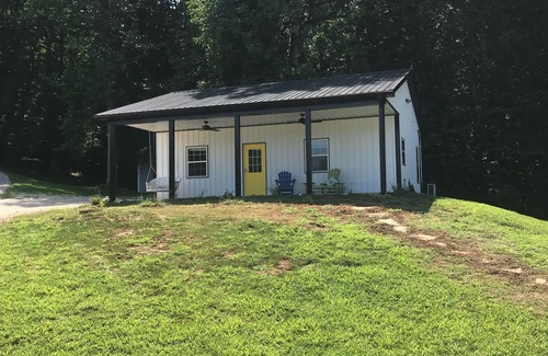 Schnellville Cottage | Adorable cottage. You will not find a better direct view of Patoka Lake.