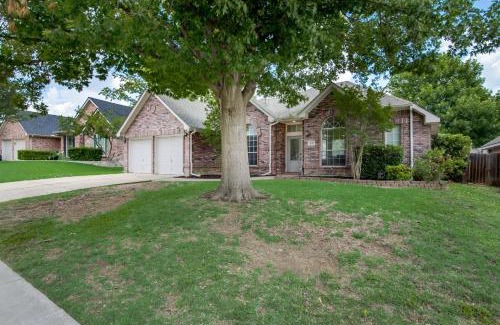 South Arlington House | Adorable, Cozy, Relaxing Home