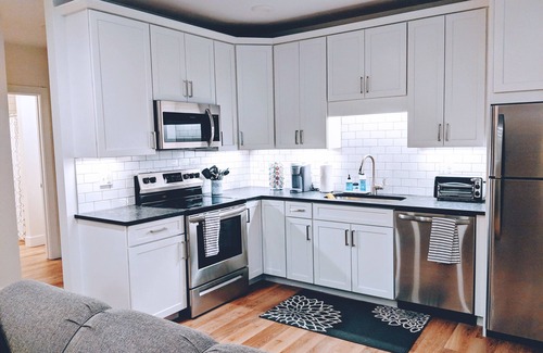 Traverse City Condo | Adorable Modern 1-Bedroom Condo in Downtown Traverse City W/Parking