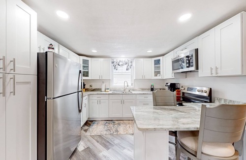 Wells House | Adorable nautical home close to town, W/D, & streaming, dog friendly