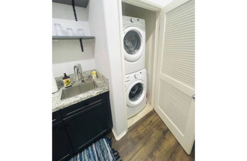 Mira Loma House | Adorable Nautical Inland Empire-Guest House