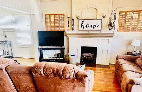 Blackwell House | Adorable newely renovated home ❤️🏡🎀