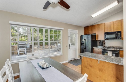 Northeast Pensacola House | Adorable North Pensacola Cottage - Private Back Yard - Fast WiFi - Free Parking - *Reduced Rates*