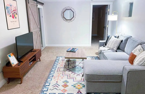 Aurora Apartment | Adorable, Peaceful & Updated Guest Suite