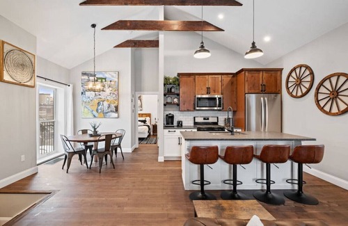 Manchester Apartment | Adorable Reymer Carriage Repair Loft!