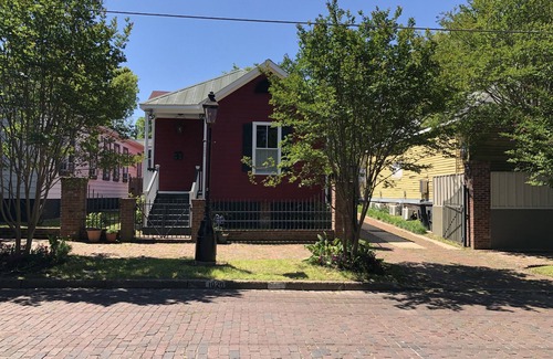 Vicksburg Cottage | Adorable Victorian Duplex located in the heart of the historic district
