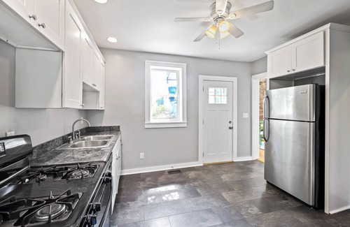 Front Park House | Adorable West Side Cottage wFree Onsite Parking! We welcome our Canadian guests!