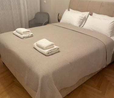 Plaka Apartment | Adrianos Gate View Apartment