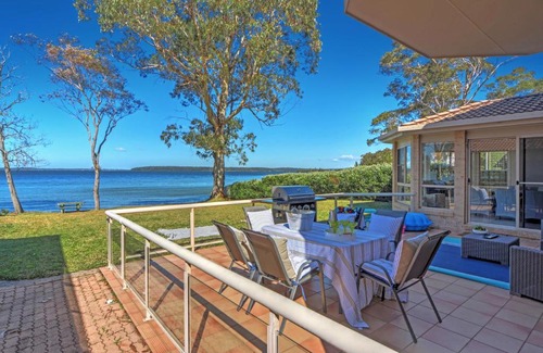St. Georges Basin House | Adrift Retreat - St Georges Basin Waterfront Home