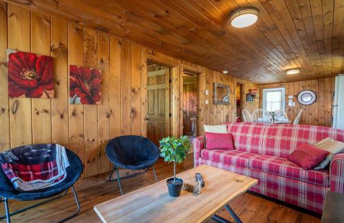 Saint-Gabriel Ski Chalet | Adventure near Lake Maskinonge - Boise du Lac