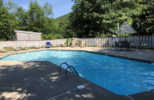 Lincoln Condo | Adventure Awaits! Loon Mountain Studio apt w/Pool & Hot Tub