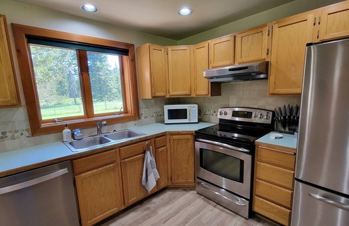 Coolin Cabin | Adventure Cabin -Coolin Priest Lake; king bed, bunks, ATV and snowmobile parking