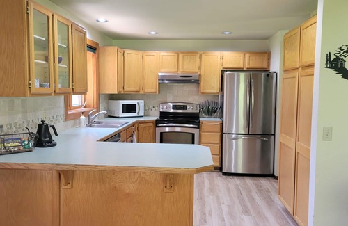 Coolin Cabin | Adventure Cabin -Coolin Priest Lake; king bed, bunks, ATV and snowmobile parking