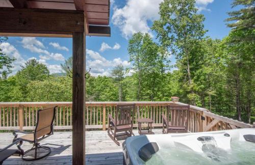 Jefferson House | Adventure Cabin! Fire Pit, State Park, Fishing, Mtn Views, Hot Tub, WiFi