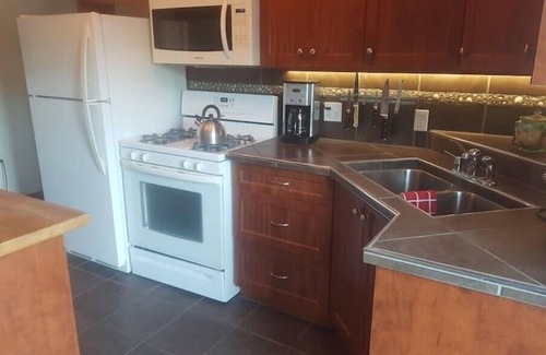 Lake Cowichan Cottage | Adventure & Wildlife await in Stunning 2BR cottage on Cowichan Rivernn