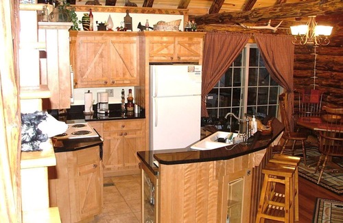 Freeport Apartment | Adventurous Vacation Getaway at the Possum Lodge Cabin!