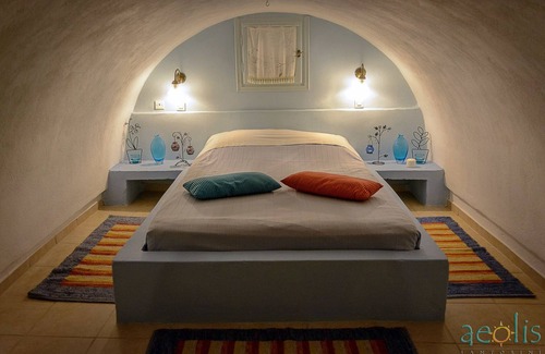 Perissa House | Aeolis Santorini