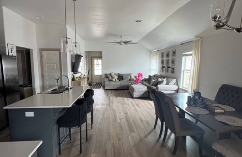 Wheatland House | Aesthetic 2-bedroom shared house Yukon-Mustang