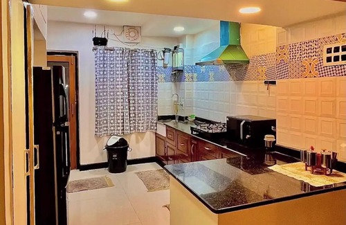 Banjara Hills Apartment | Aesthetic 2B apt in Banjara Hills, done up in a comfy eclectic and antique style