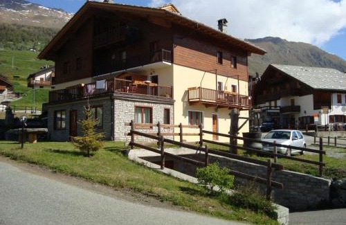 Antagnod House | Affittacamere La Falconetta
