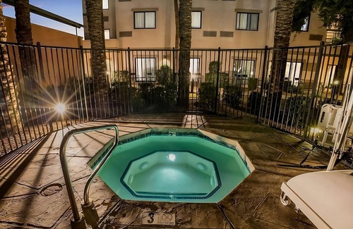 Chandler Apartment | Affordability Meets Comfort! Contemporary and Pet-friendly Unit, Swimming Pool!