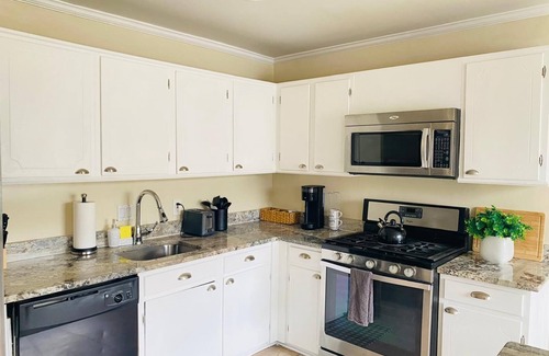 Laurel House | Affordable 1 Bedroom Terrace view in a Quiet Neighborhood #4