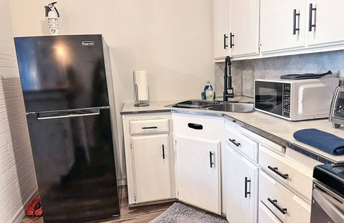 Midwest City Apartment | Affordable 2BR Getaway Near Plaza District Lilac1